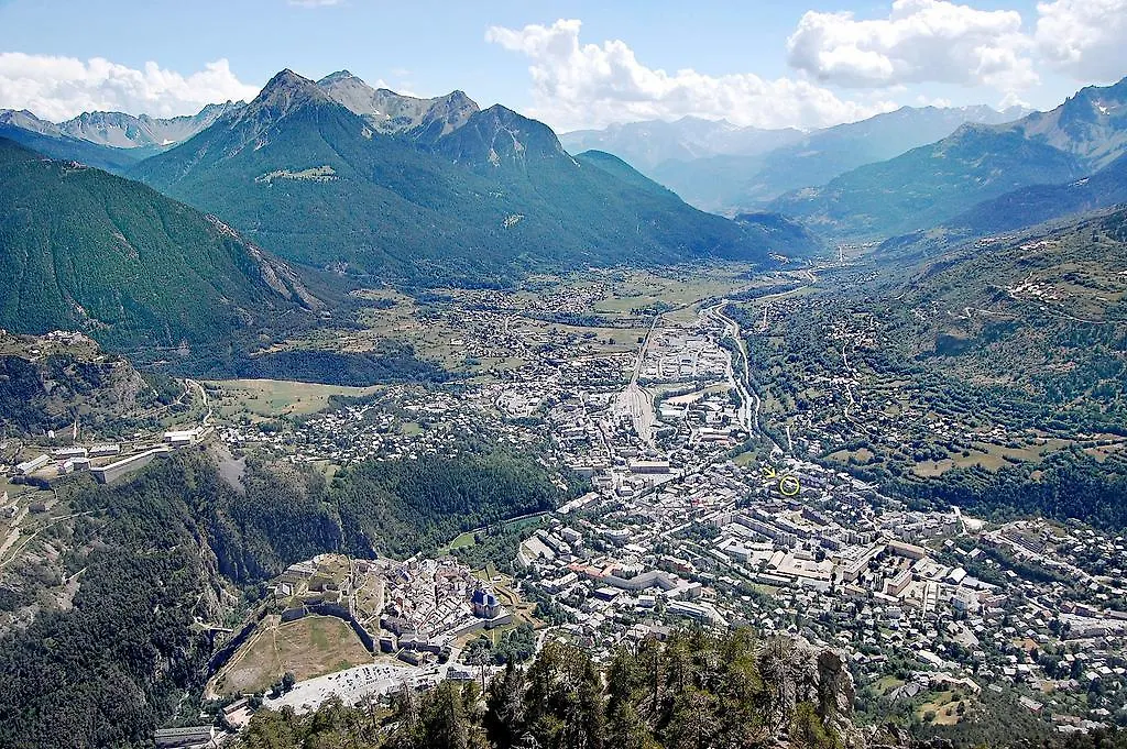 Apartment T3 Avec Terrasse Plein Sud Au Pied Des Telecabines Briancon France